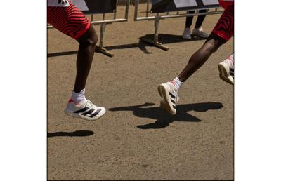 adidas lansează ADIZERO ADIOS PRO 4, creat pentru a doborî recorduri.