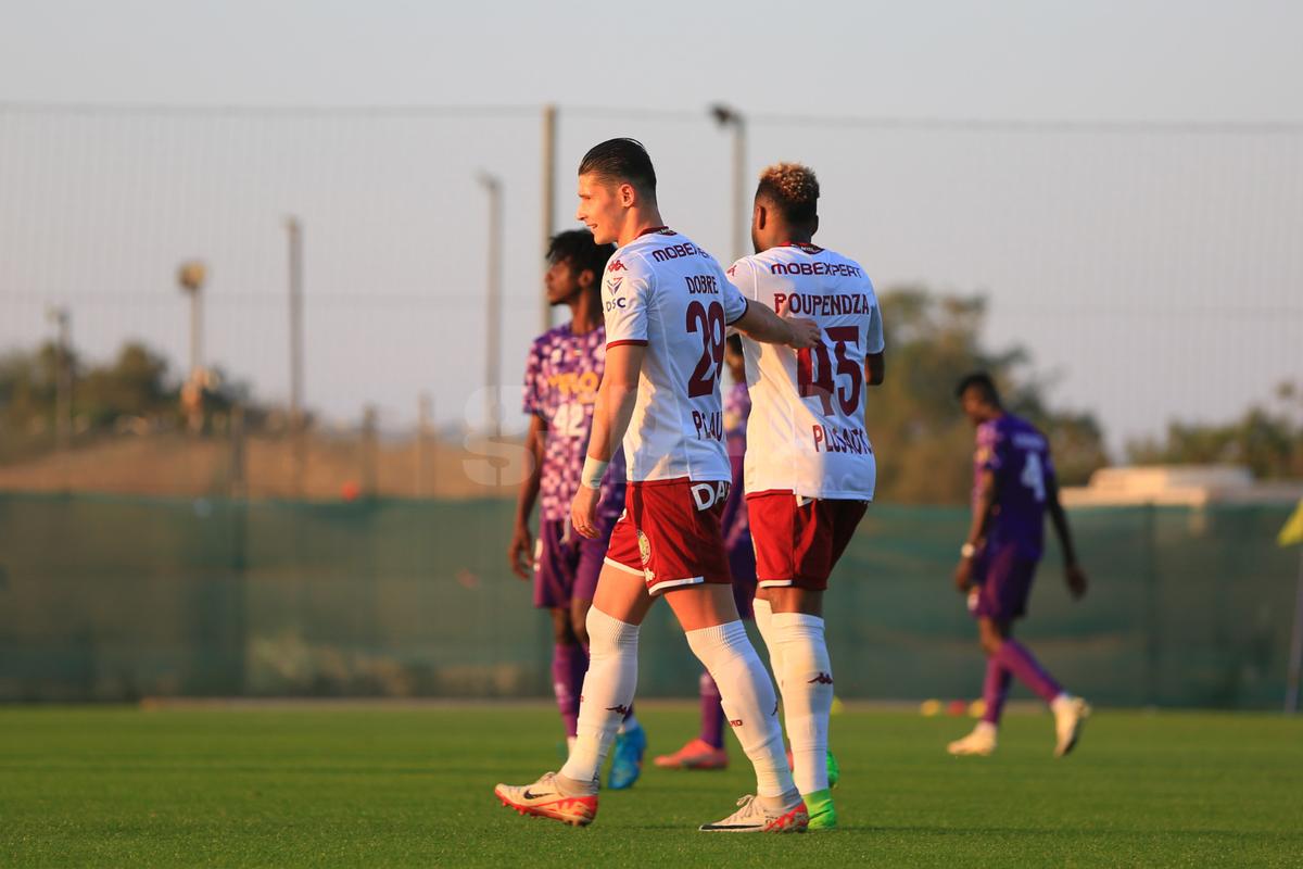 Rapid s-a distrat cu amatorii locali în primul amical din Dubai » 13 goluri și șanse pentru David Niculescu și Andrei Șucu: „Haide, Șucule, deschide!”