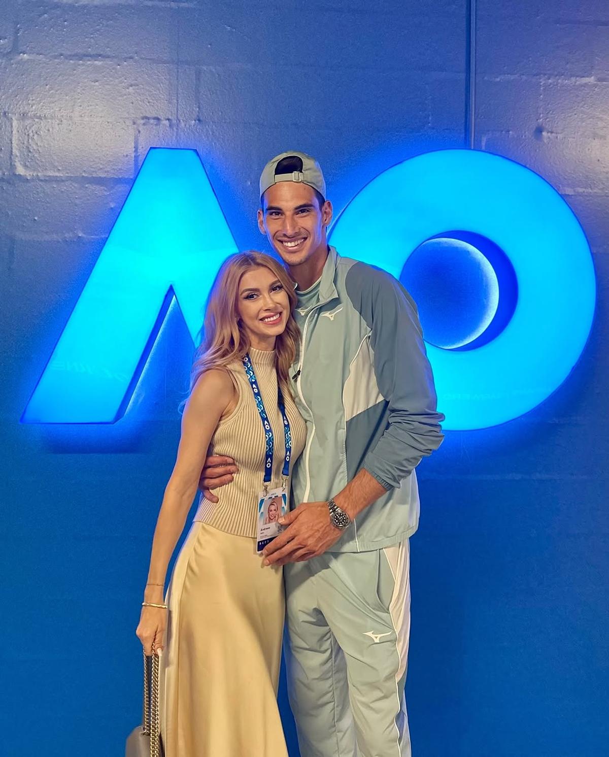 Andreea Bălan, criticată după ce a plecat în Australia, la Victor Cornea: „Îi e teamă că el își găsește vreo tinerică”