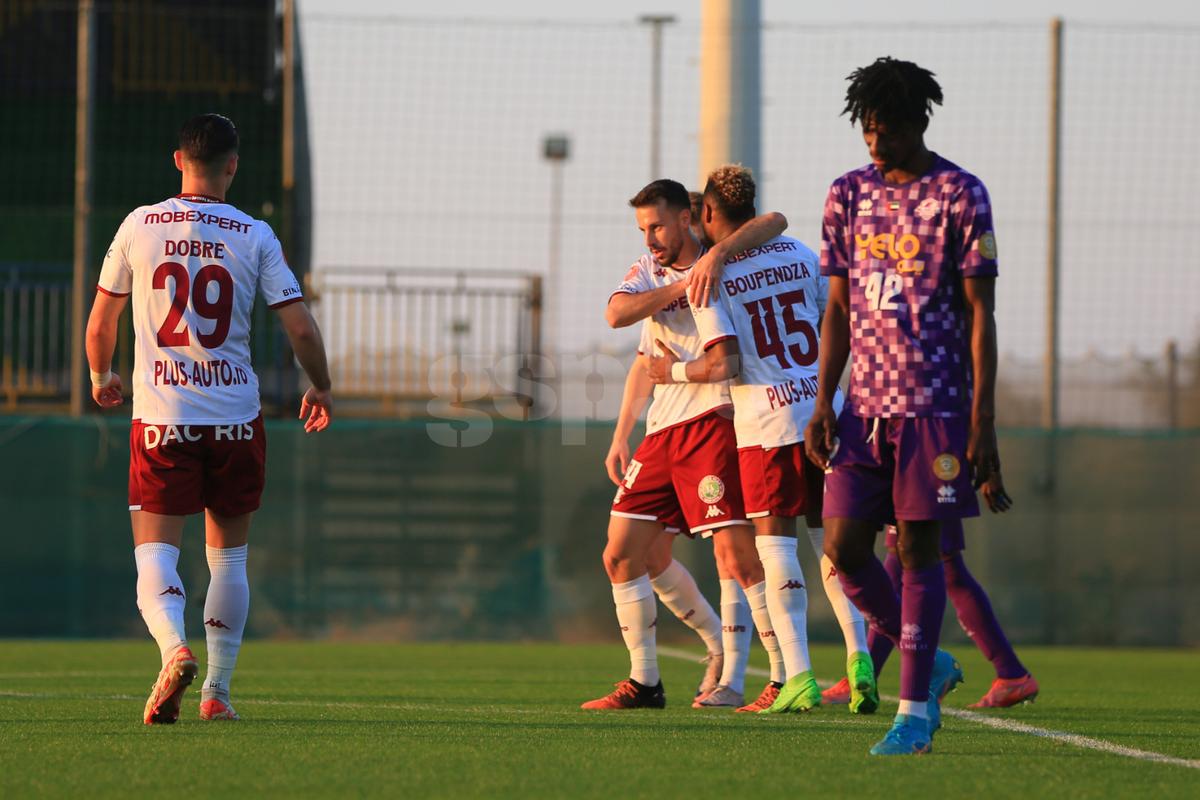 Rapid s-a distrat cu amatorii locali în primul amical din Dubai » 13 goluri și șanse pentru David Niculescu și Andrei Șucu: „Haide, Șucule, deschide!”