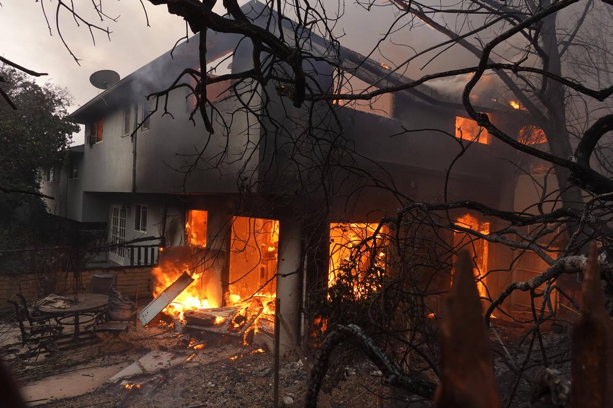 Campionul olimpic la înot și-a pierdut medaliile în incendiu: „«Ploua» cu cenușă peste mine”
