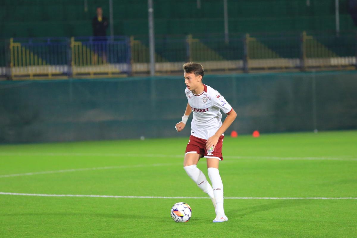 Rapid s-a distrat cu amatorii locali în primul amical din Dubai » 13 goluri și șanse pentru David Niculescu și Andrei Șucu: „Haide, Șucule, deschide!”