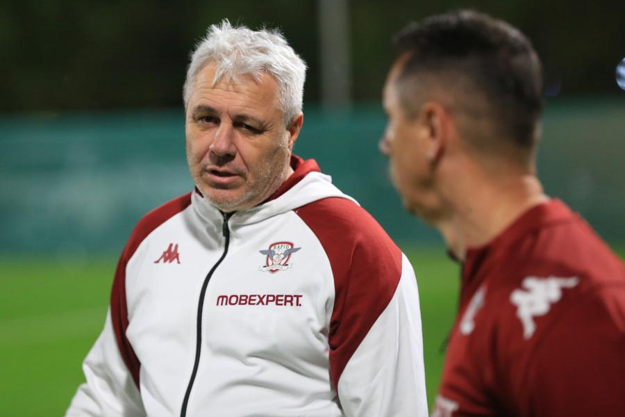 Marius Șumudică / Rapid, meci amical cu Al Hilal United/ foto Ionuț Iordache (GSP) „Diliul” și „bălălăul” Marius Șumudică, exploziv: „Mi-am luat bătaie de la tata, care era dinamovist” » Întâmplare fabuloasă acasă la Dan Șucu: „Am avut două perechi de ciorapi, sunt crescut în Piața Romană”