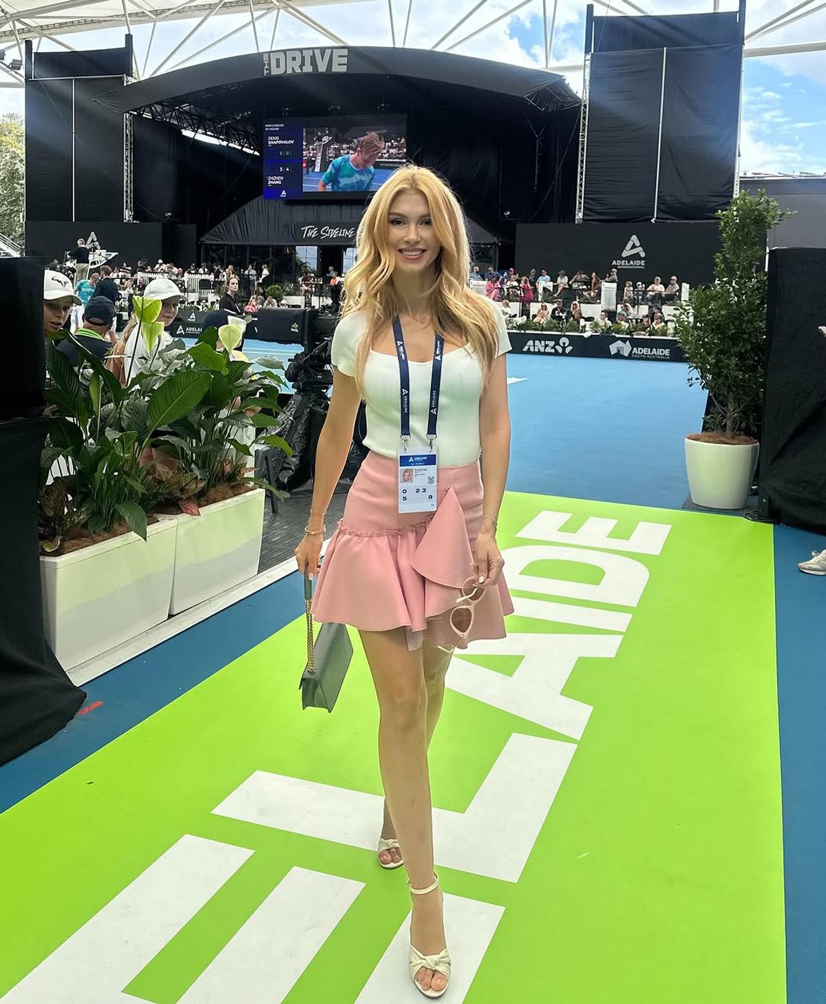 Andreea Bălan, criticată după ce a plecat în Australia, la Victor Cornea: „Îi e teamă că el își găsește vreo tinerică”