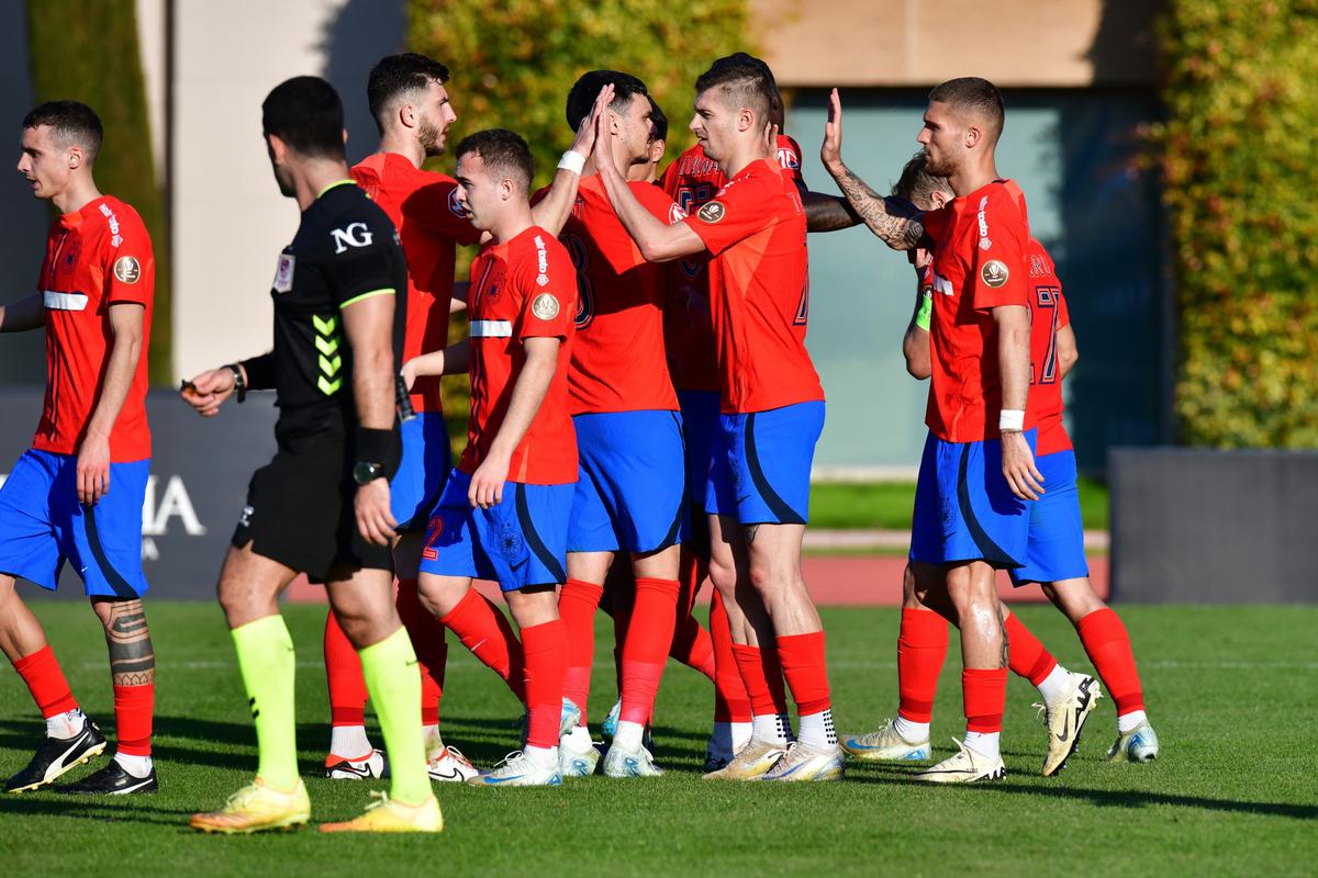 FCSB - Hamburg 2-1 » Victorie, dar cu ce preț? Campioana se impune în primul amical din Turcia, dar tremură pentru Olaru