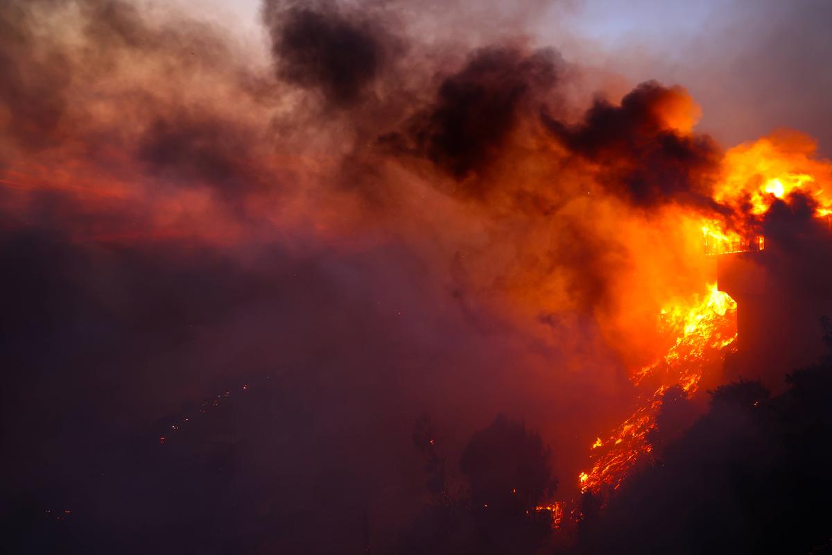 Campionul olimpic la înot și-a pierdut medaliile în incendiu: „«Ploua» cu cenușă peste mine”
