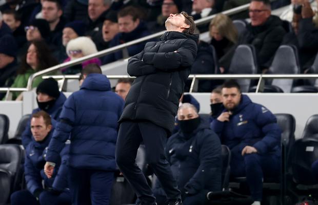Tottenham, eliminată prematur din FA Cup sub ochii lui Radu Drăgușin » Internaționalul român, rezervă neutilizată la posibilul ultim meci pentru Spurs