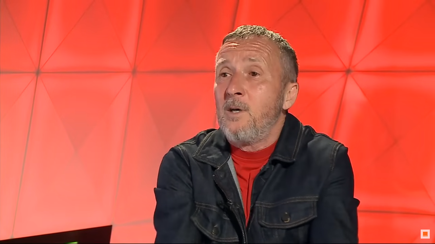 Mihai Stoica, cu lacrimi în ochi, în studio