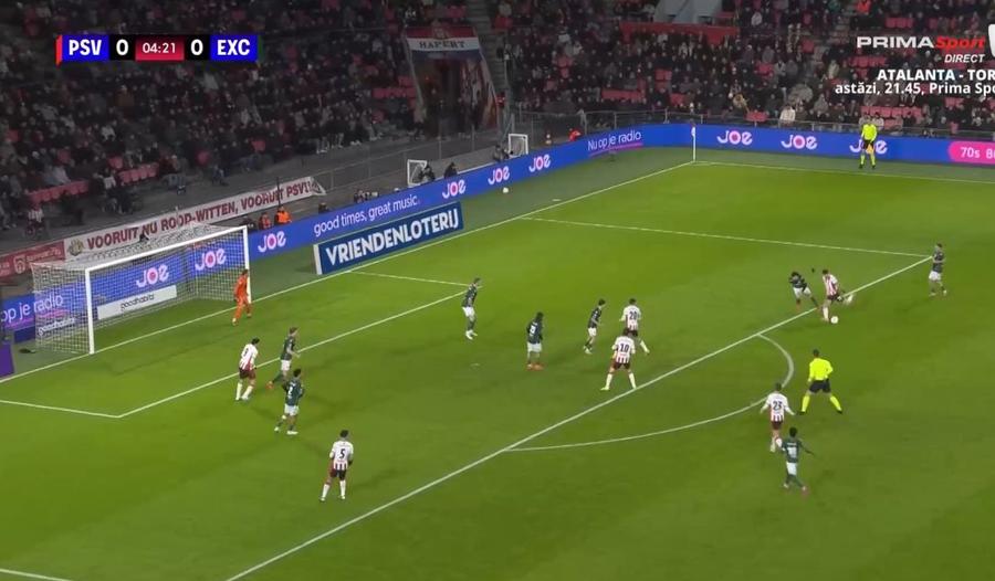 Momentul în care Dennis Man trimite în bară // FOTO: captură Prima Sport Dennis Man începe 2026 în forță! Gol și pasă decisivă, PSV și-a DEMOLAT adversara
