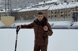 Meciul echipei lui Pique, amânat: strat de 28 cm de zăpadă pe stadion!