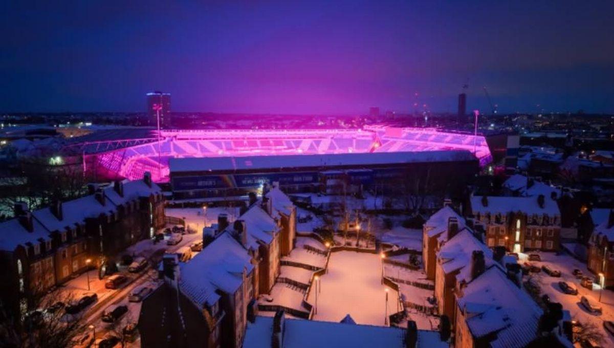 Stadionul lui Birmingham FC a iluminat orașul în roz