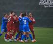 Universitatea Craiova - Stuttgart 2 » Nsimba i-a băgat mâna în gât unui adversar // foto: Ionuț Iordache (GSP)