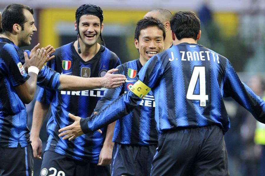 Cristi Chivu, sărbătorind un gol alături de Javier Zanetti, Yuto Nagatomo și Goran Pandev, într-un meci al lui Inter cu Genoa din martie 2011 / Foto: Imago Legenda Javier Zanetti îl aplaudă pe Chivu: „Top class! Este fratele Triplei, mă bucur pentru ce a reușit la Inter”