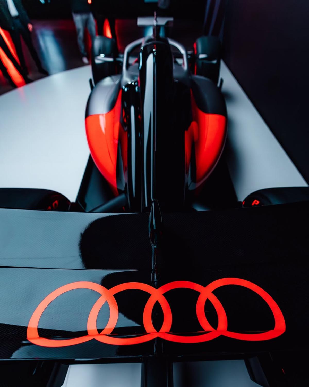Audi a scos pe circuit noul monopost cu care debutează în Formula 1 » Primele imagini oficiale