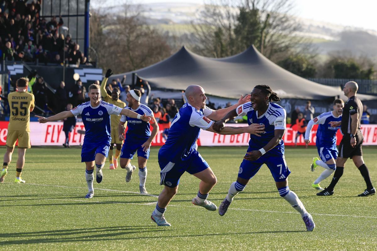 „Cea mai mare surpriză din istoria Cupei Angliei!” » Deținătoarea trofeului, eliminată de echipa din liga a ȘASEA