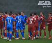 Universitatea Craiova - Stuttgart 2 » Nsimba i-a băgat mâna în gât unui adversar // foto: Ionuț Iordache (GSP)