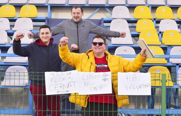 Poza sezonului în Liga 1? Galeria celor de la Voluntari, show total cu Dinamo: „Peluza Florin Cernat”