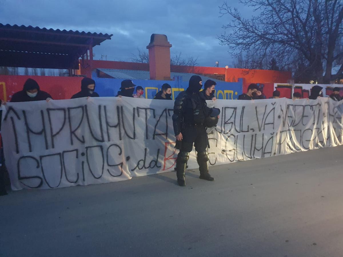 Dinamo - FCSB. Suporterii roș-albaștrilor și-au încurajat echipa