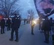 FOTO+VIDEO. Fanii FCSB s-au strâns din nou la baza din Berceni ca să-şi încurajeze favoriţii înainte de derby. Mesaje dure pentru rivali: „Umblați cu cutia milei și tot sperați / Tot de șahiști și spanioli cârpiți o să fiți reprezentați”