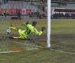 Dinamo - CSU Craiova. Thomas Chesneau (22 de ani) a avut o prestație catastrofală contra oltenilor.