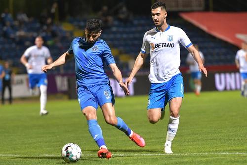 Florin Achim, noul jucător de la FCSB, în duel cu Andrei Ivan