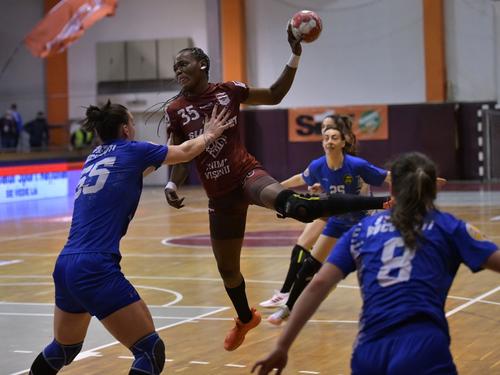 Azenaide Carlos în acțiune în sala Rapid FOTO sportpictures. eu