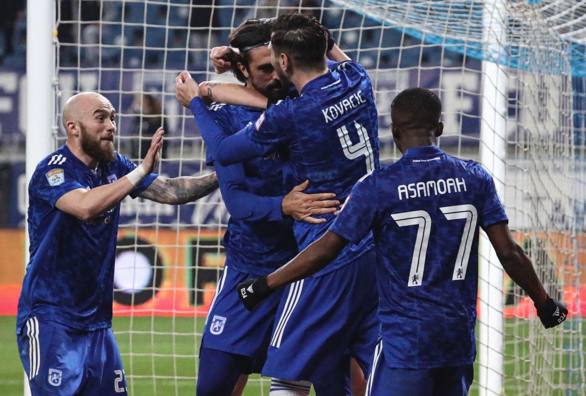 După FCSB, FCU Craiova o „curentează” și pe FC Botoșani » Primă repriză de vis în Bănie! Clasamentul ACUM