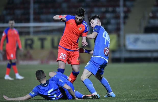 Primele cuvinte ale lui Burlacu, debutant la FCSB la 7 luni de la transfer: „M-am gândit și la retragere”