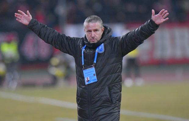 Lui Reghecampf i-au dat lacrimile în timpul meciului cu Dinamo: „A plâns când a venit la mine”
