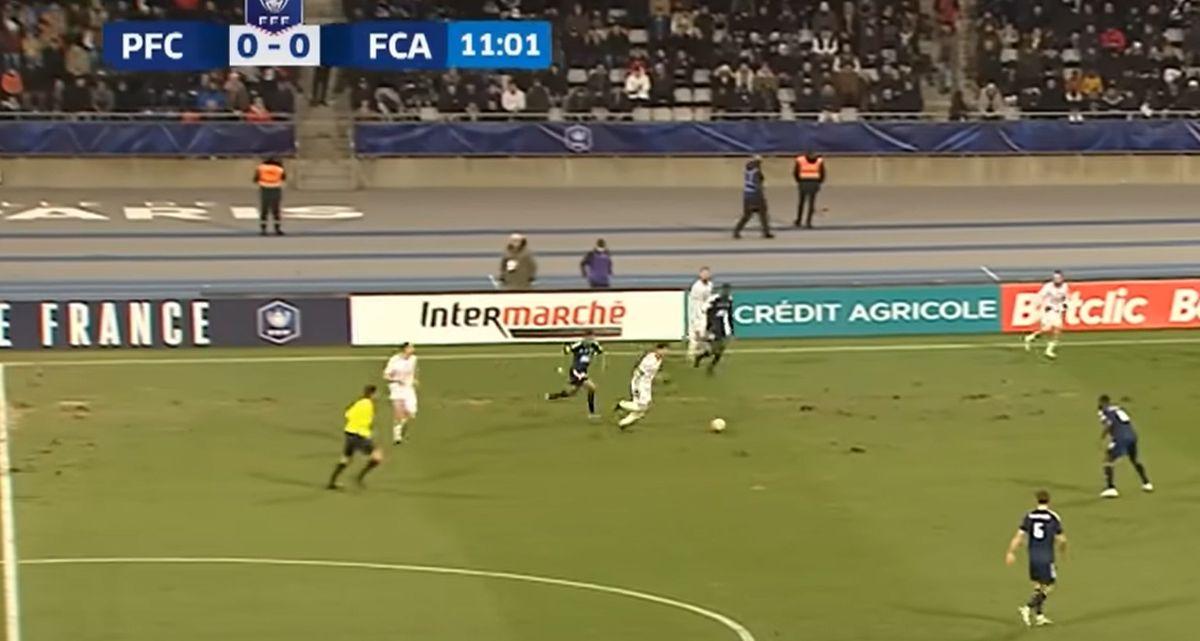 Paris FC - Amiens, amânat din cauza gazonului