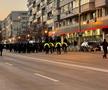 Ultrașii lui FCU Craiova au ajuns în București: scandări xenofobe în Gara de Nord! Sunt însoțiți de jandarmi în drum spre Giulești