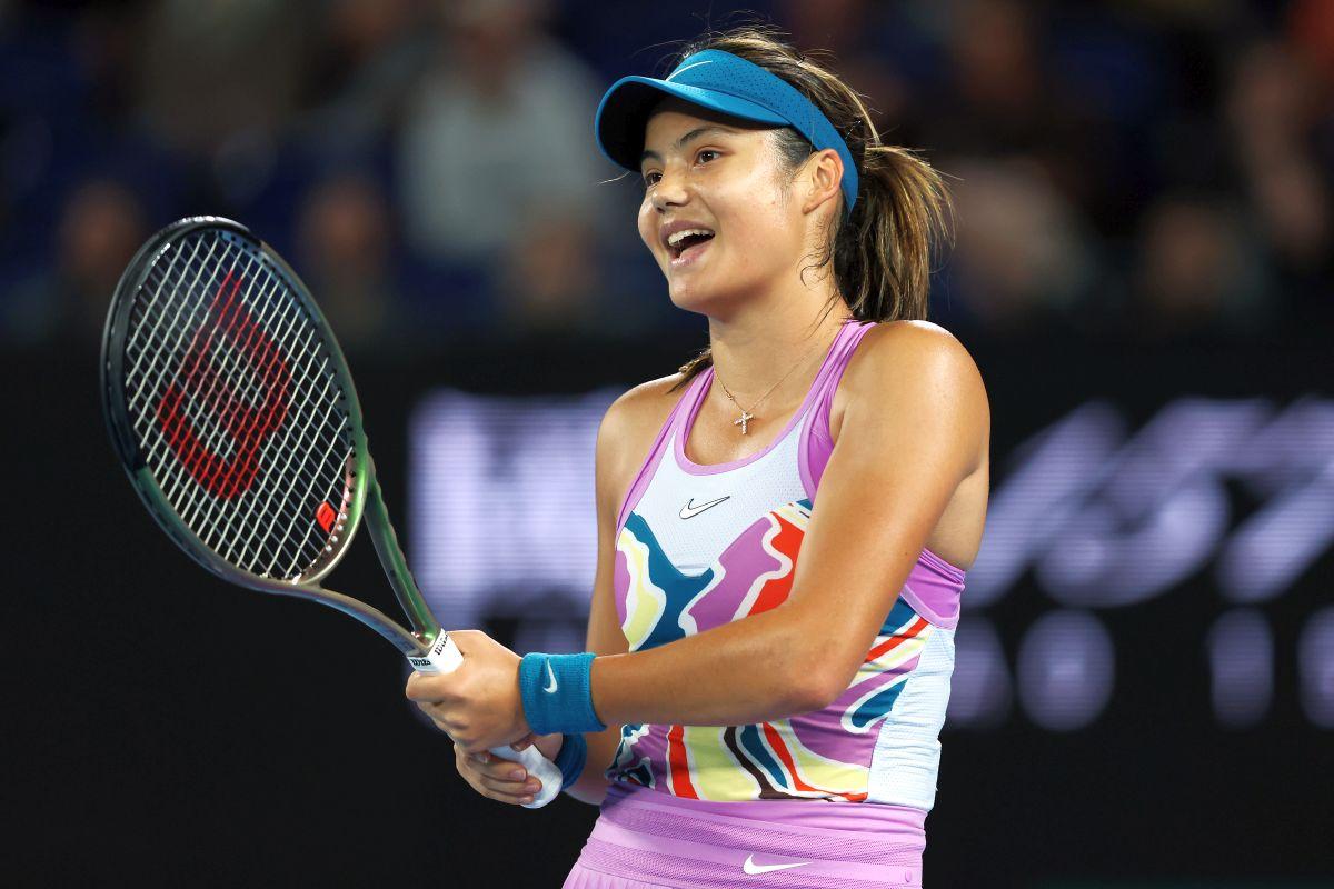 Emma Răducanu, urmărindu-l pe Carlos Alcaraz la ATP Queen's