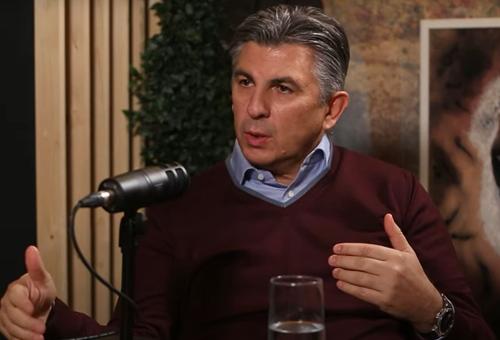 Ionuț Lupescu, 54 de ani, unul dintre ei mai mari „tricolori” din istorie, a fost invitat în podcast-ul artistului Damian Drăghici și a dezvăluit mai multe episoade interesante din interiorul echipei naționale.