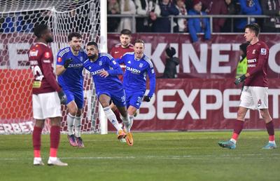 A căzut „Forțăreața” din Giulești » FCU Craiova rămâne invincibilă în fața Rapidului și se apropie de play-off! Clasamentul ACUM
