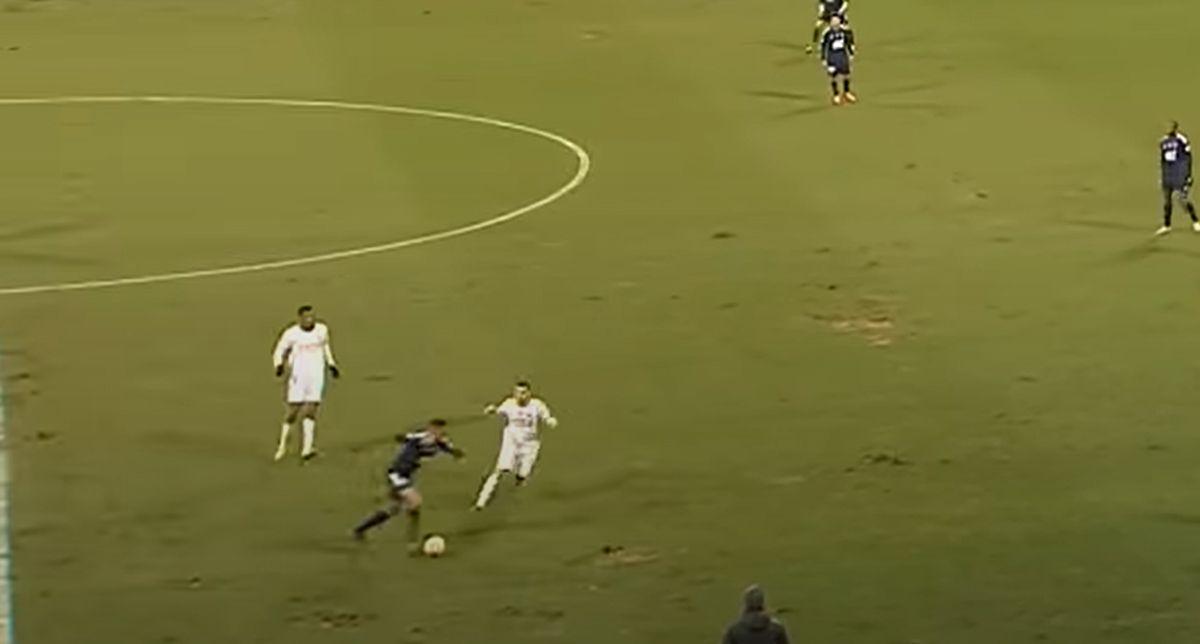 În Franța, mai rău decât în Liga 1! Meci amânat din cauza suprafaței de joc imposibile