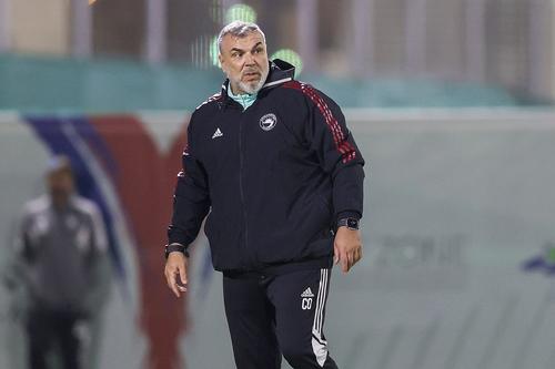 Cosmin Olăroiu a devenit lider provizoriu în Emirate. Foto: Twitter @SharjahFC