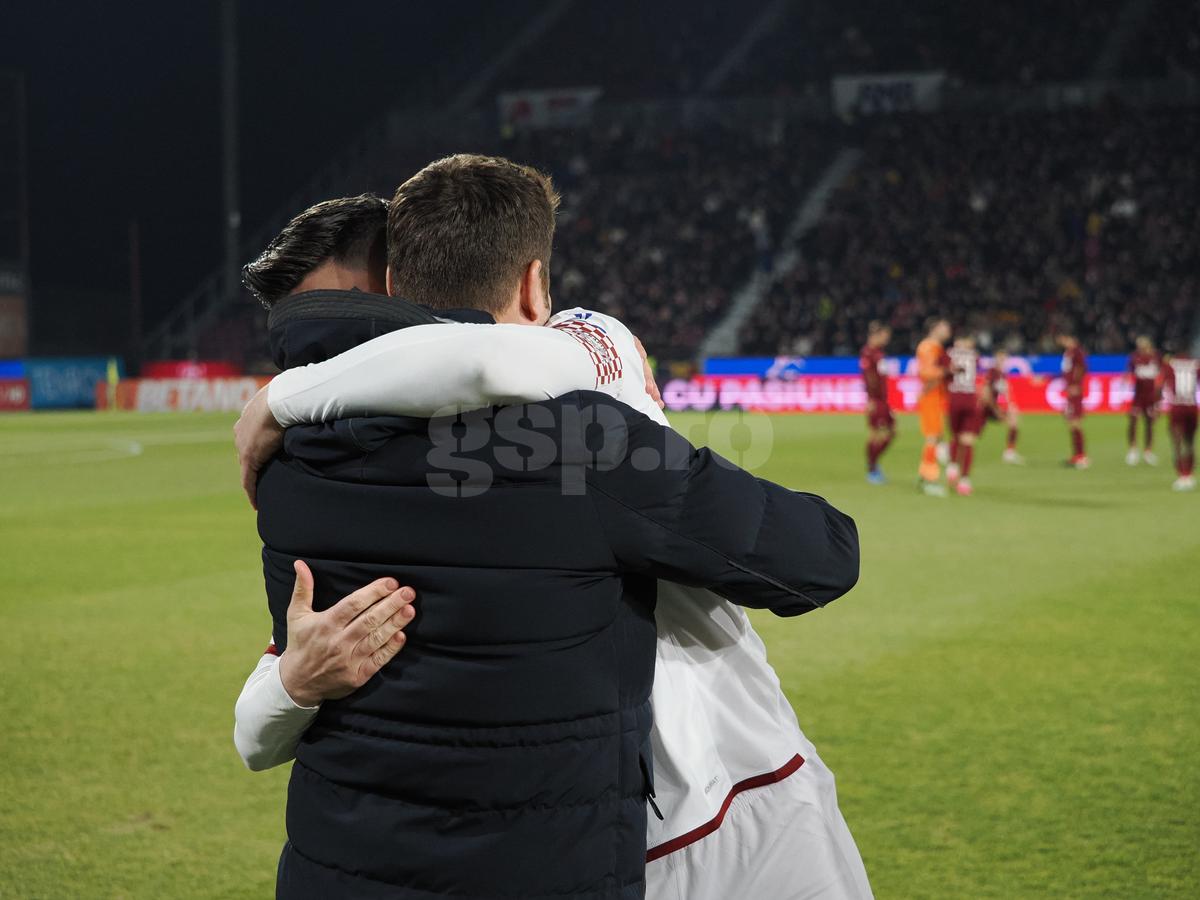 Mutu nu e în control la CFR? „Se contrazic la TV, jucătorii n-au înțeles ce vrea!” » Ce probleme au remarcat Panduru și Răducioiu: „Asta îmi dă de gândit”