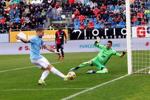 Ciro Immobile, în duel cu Simone Scuffet / Foto: Guliver/GettyImages