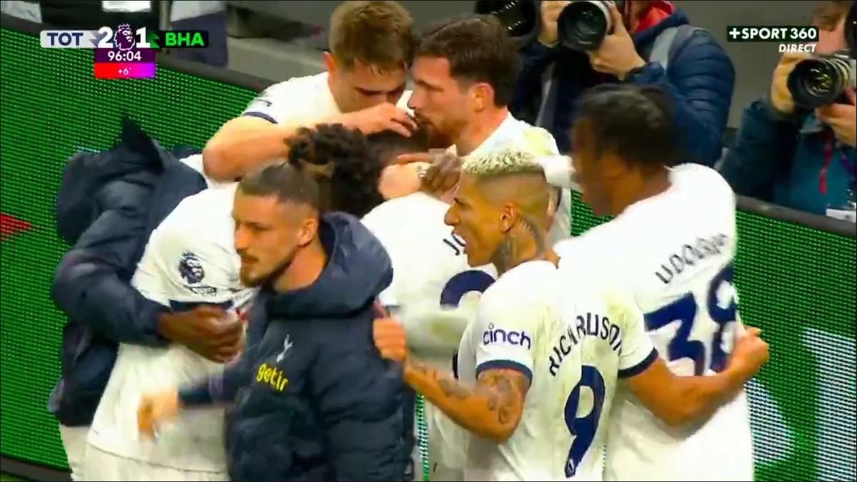 FOTO Radu Drăgușin, explozie de bucurie după Tottenham - Brighton 2-1