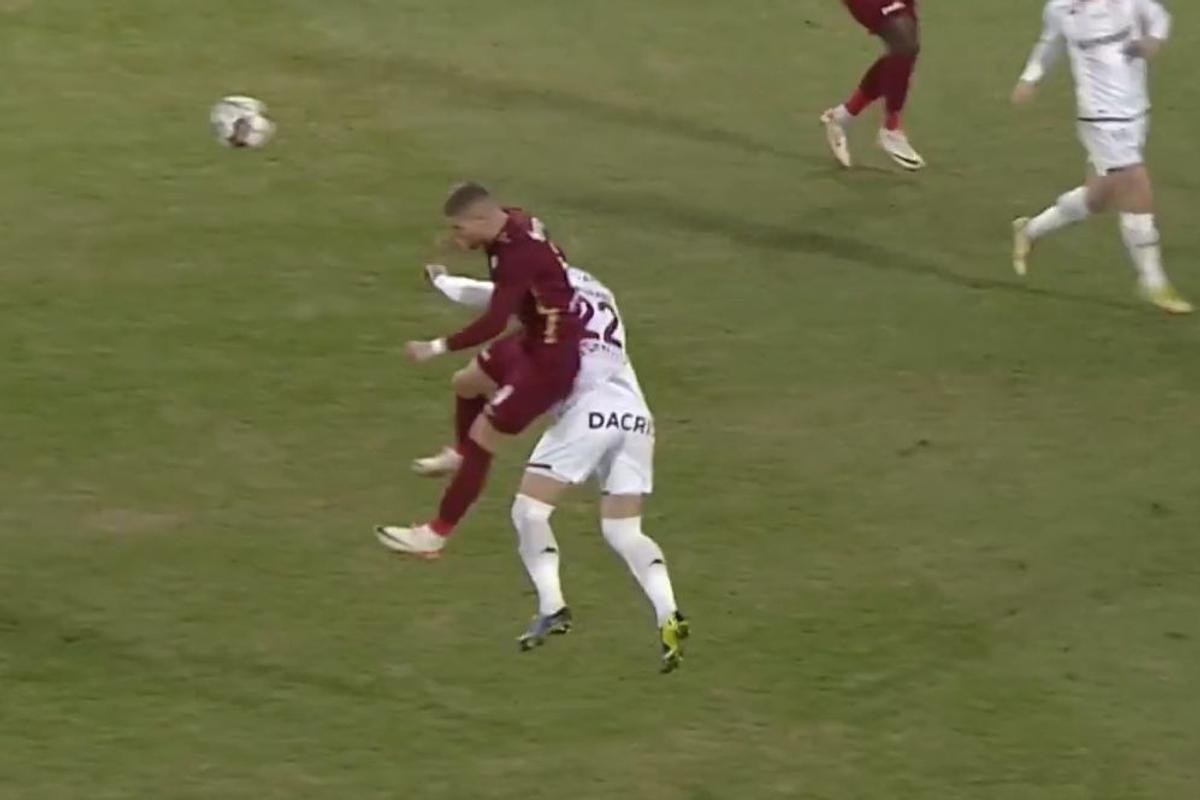 Lovitură pentru Rapid! Săpunaru, accidentat după două dueluri tăioase cu același adversar