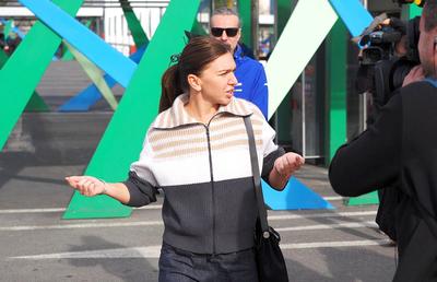 Simona Halep a revenit în țară. Extrem de iritată la aeroport: „Chiar e necesară nebunia asta?!”