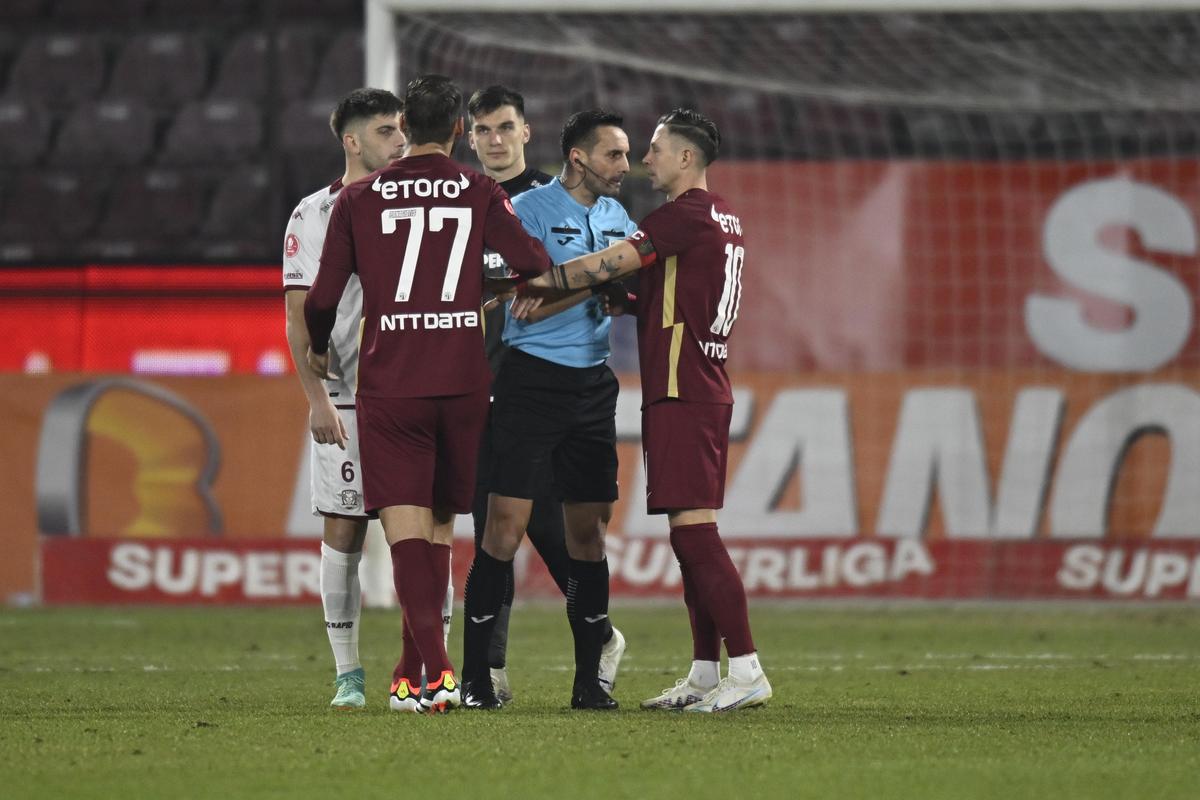 Lovitură pentru Rapid! Săpunaru, accidentat după două dueluri tăioase cu același adversar