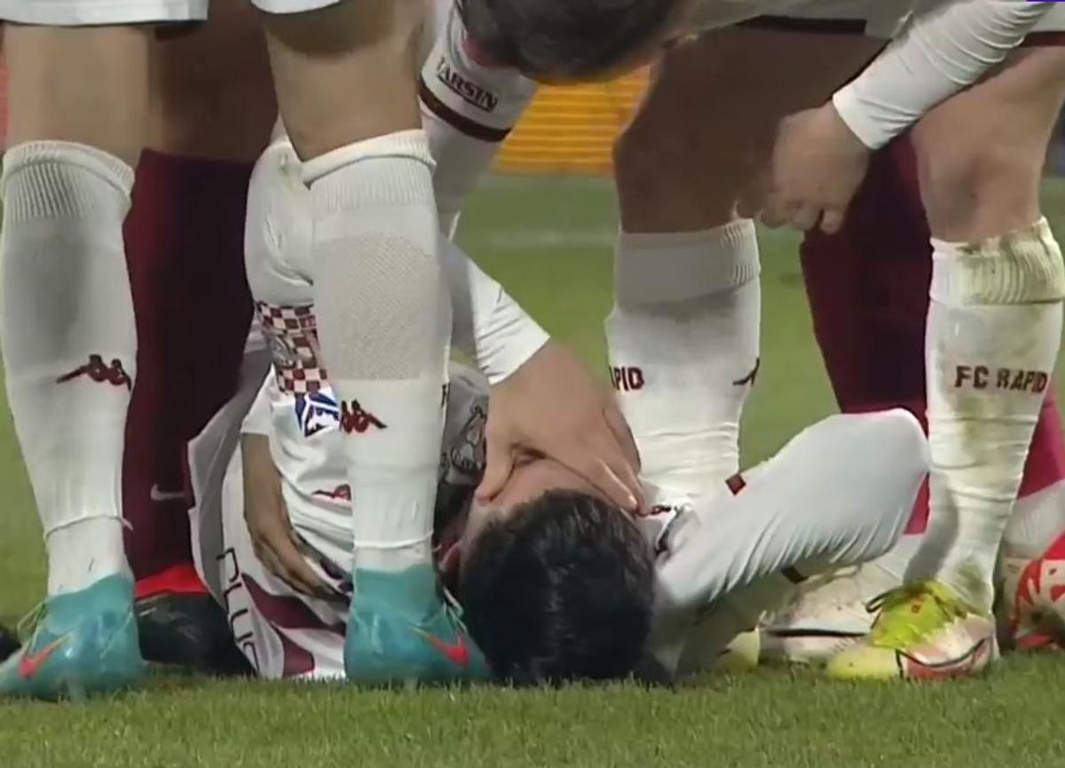 Lovitură pentru Rapid! Săpunaru, accidentat după două dueluri tăioase cu același adversar