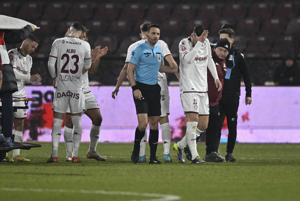 Lovitură pentru Rapid! Săpunaru, accidentat după două dueluri tăioase cu același adversar