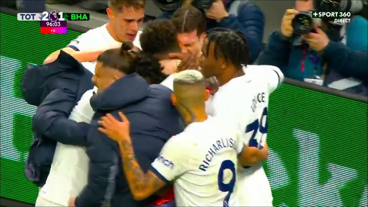 FOTO Radu Drăgușin, explozie de bucurie după Tottenham - Brighton 2-1