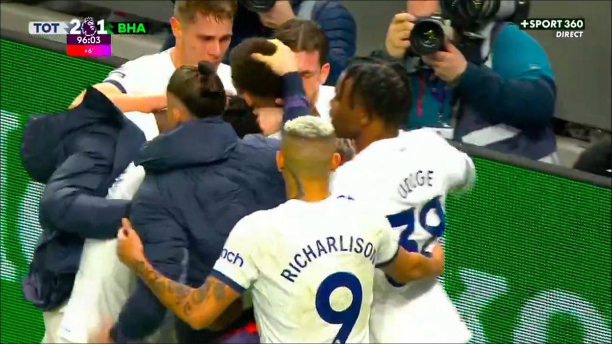 FOTO Radu Drăgușin, explozie de bucurie după Tottenham - Brighton 2-1