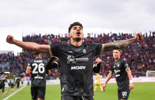 Florinel Coman celebrează golul înscris cu Parma / FOTO: Imago