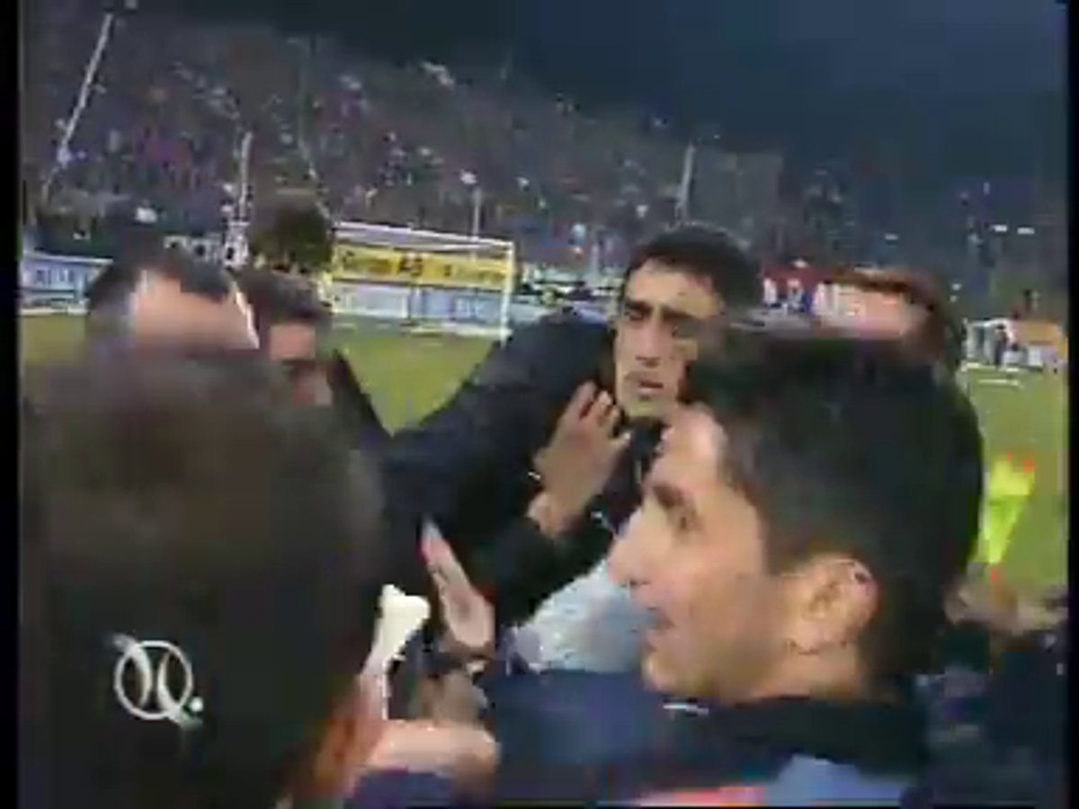 Istoria EXPLOZIVĂ a războiului Răzvan Lucescu - Steaua / FCSB » Înjurături grosolane, un steag provocator în Ghencea și o urare: „Asta e pentru toți ANTIsteliștii!”