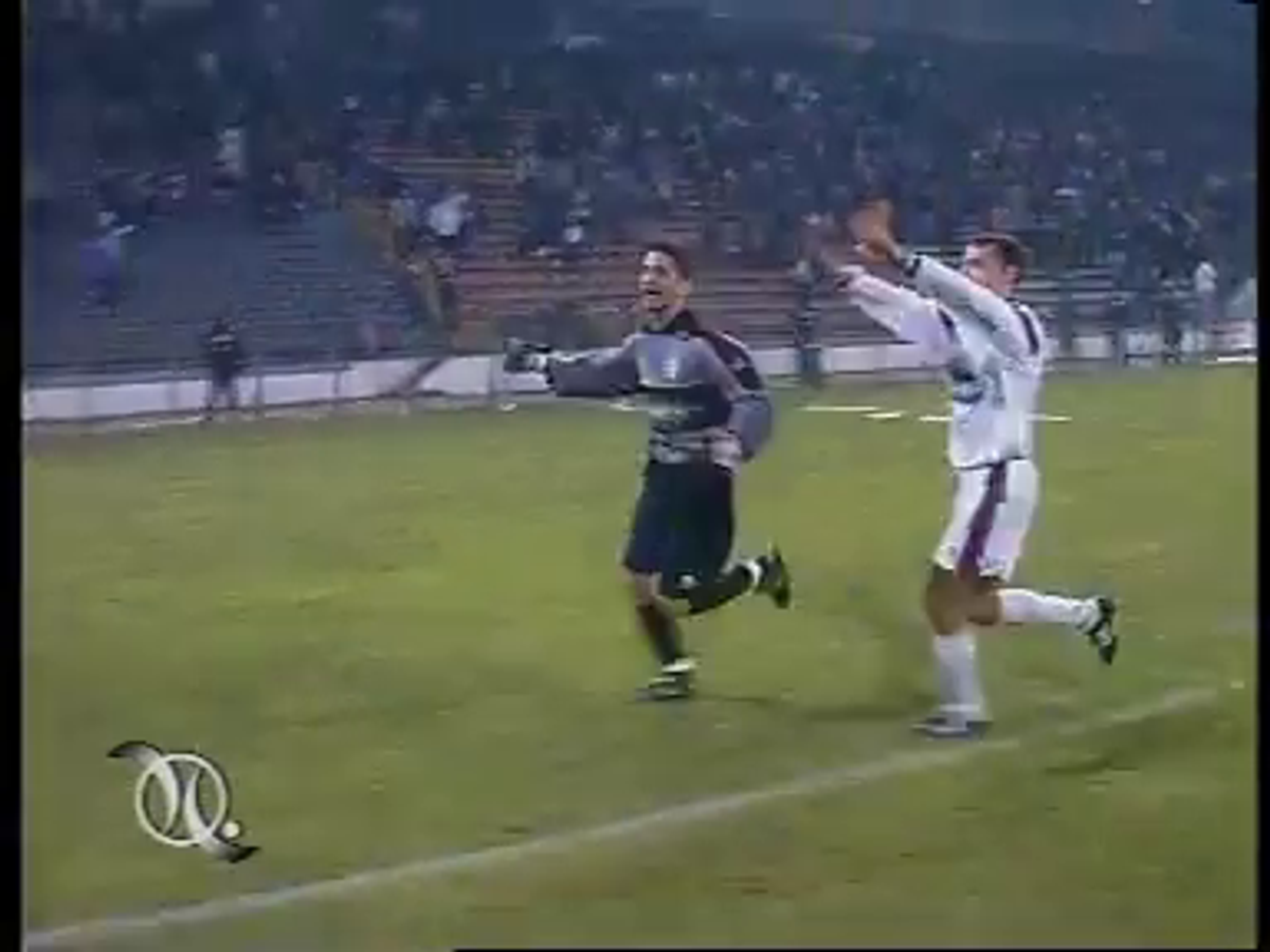 Istoria EXPLOZIVĂ a războiului Răzvan Lucescu - Steaua / FCSB » Înjurături grosolane, un steag provocator în Ghencea și o urare: „Asta e pentru toți ANTIsteliștii!”