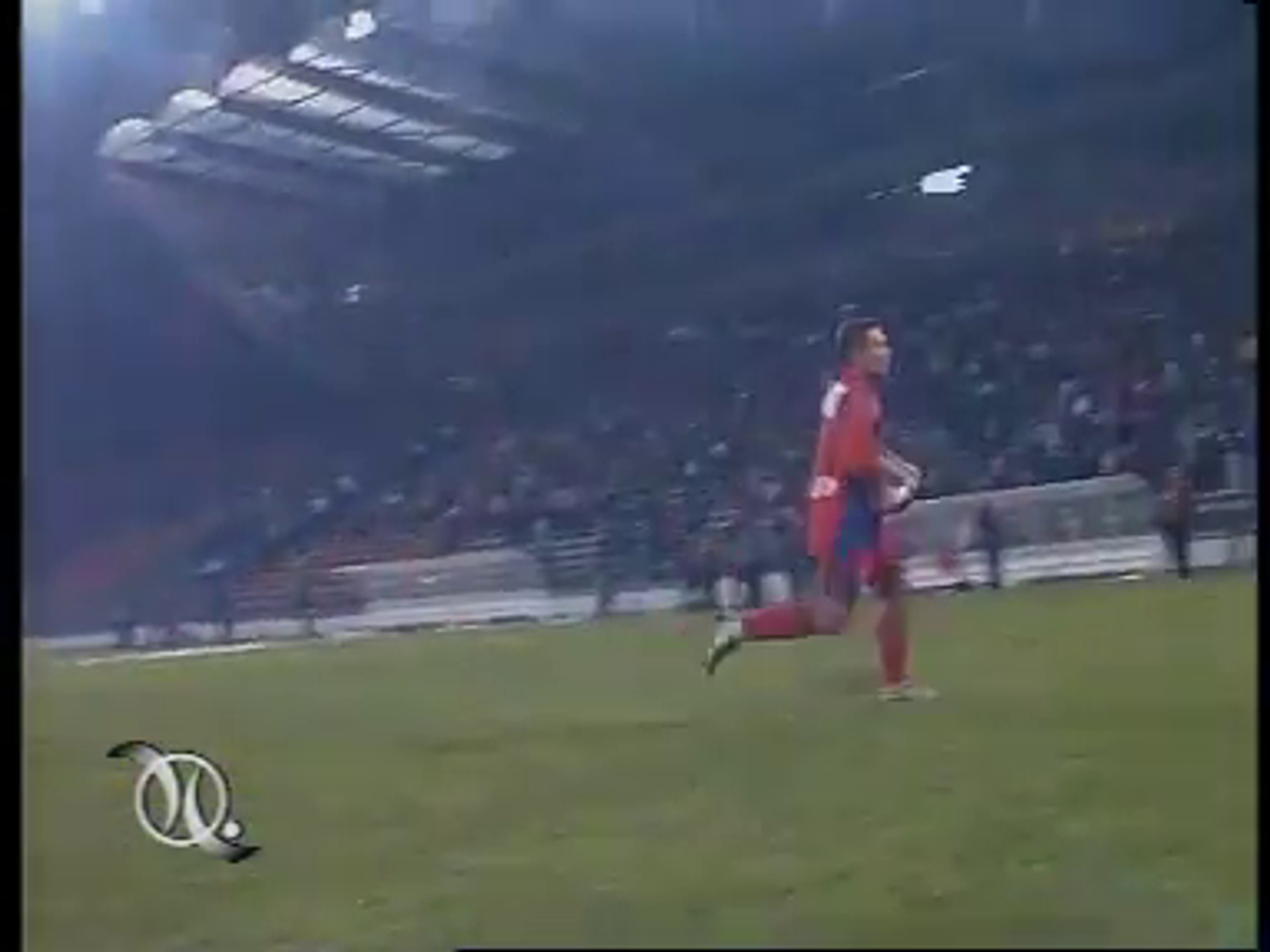 Istoria EXPLOZIVĂ a războiului Răzvan Lucescu - Steaua / FCSB » Înjurături grosolane, un steag provocator în Ghencea și o urare: „Asta e pentru toți ANTIsteliștii!”